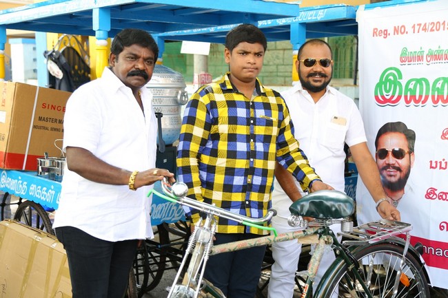 Public Star Durai Sudhakar help to People Stills